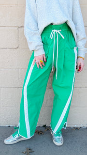 Stride and Style Windbreaker Pants- Green & White