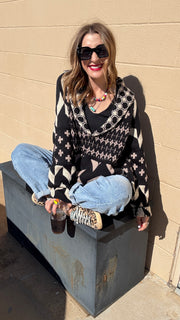 Black & White Aztec Print Knit Pullover