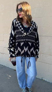 Black & White Aztec Print Knit Pullover