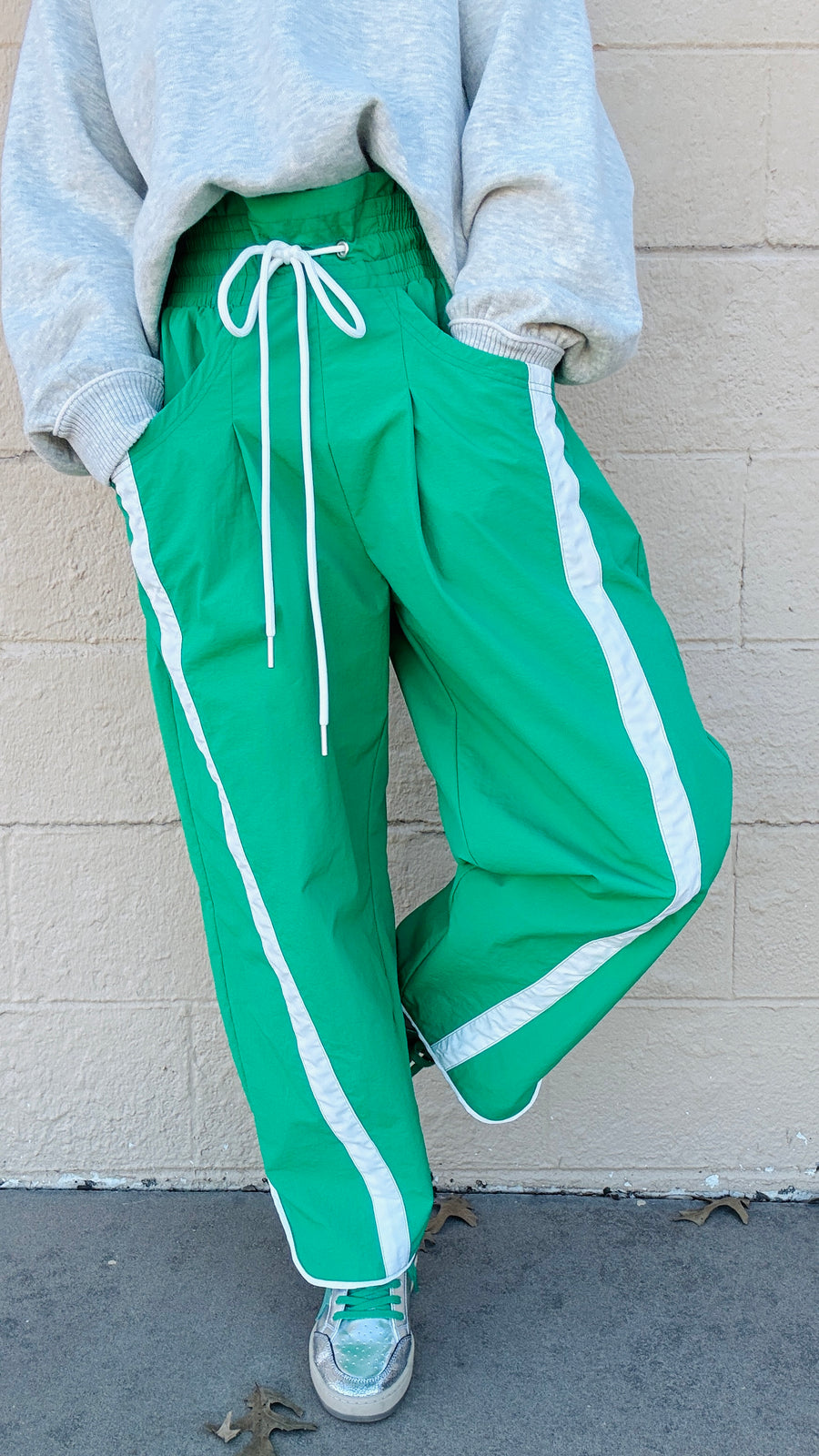 Stride and Style Windbreaker Pants- Green & White